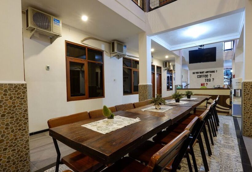 פנסיון Reddoorz Near Universitas Diponegoro 2