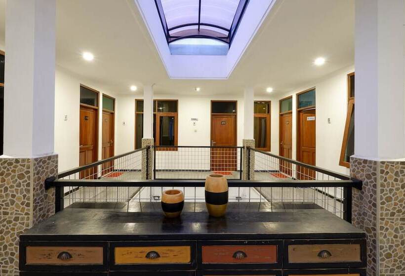 פנסיון Reddoorz Near Universitas Diponegoro 2