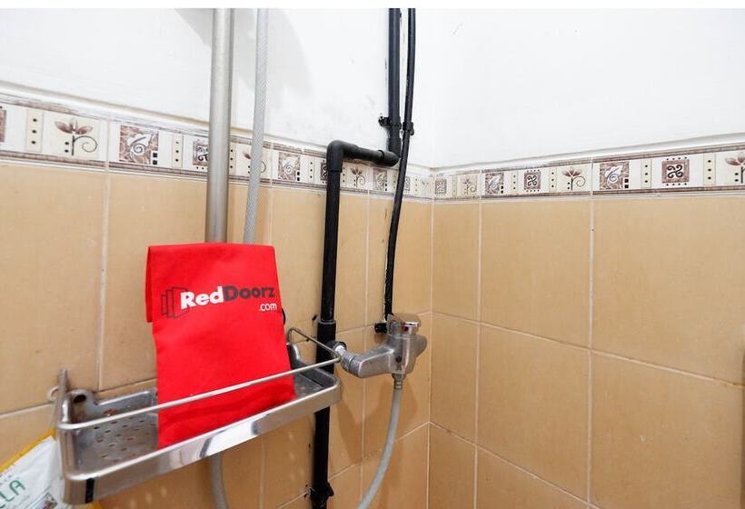 פנסיון Reddoorz Near Universitas Diponegoro 2