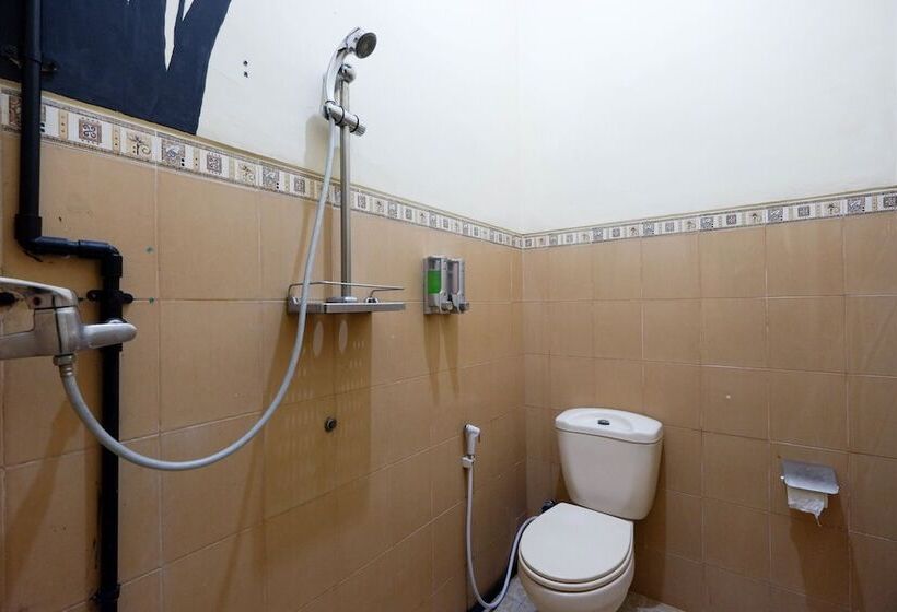 פנסיון Reddoorz Near Universitas Diponegoro 2