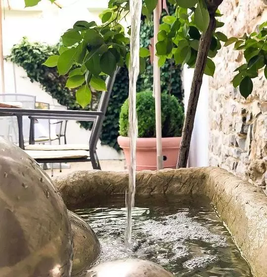 Hotelli Der Grüne Baum