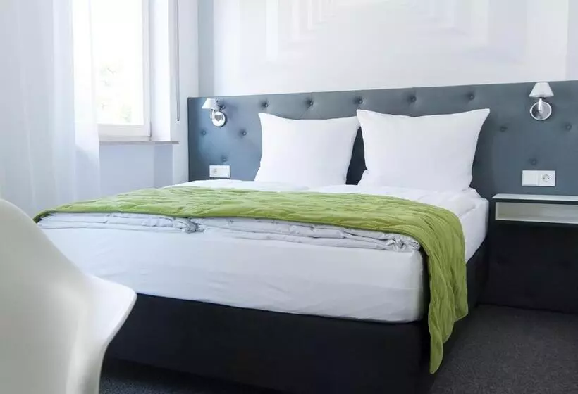 Hotelli Der Grüne Baum