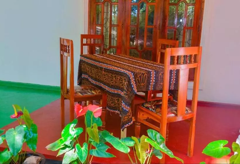 ペンション Lak Sewana Home Stay