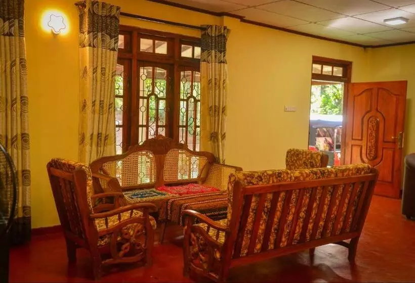 ペンション Lak Sewana Home Stay