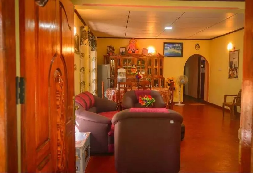 ペンション Lak Sewana Home Stay