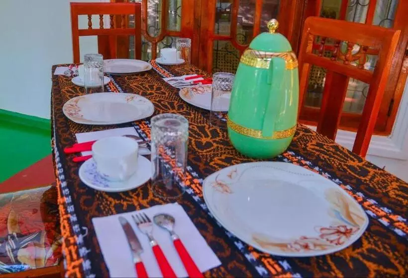 ペンション Lak Sewana Home Stay