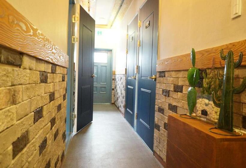 بنسيون Airport Guesthouse