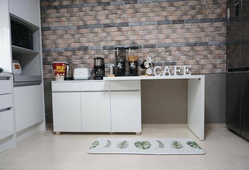 بنسيون Airport Guesthouse