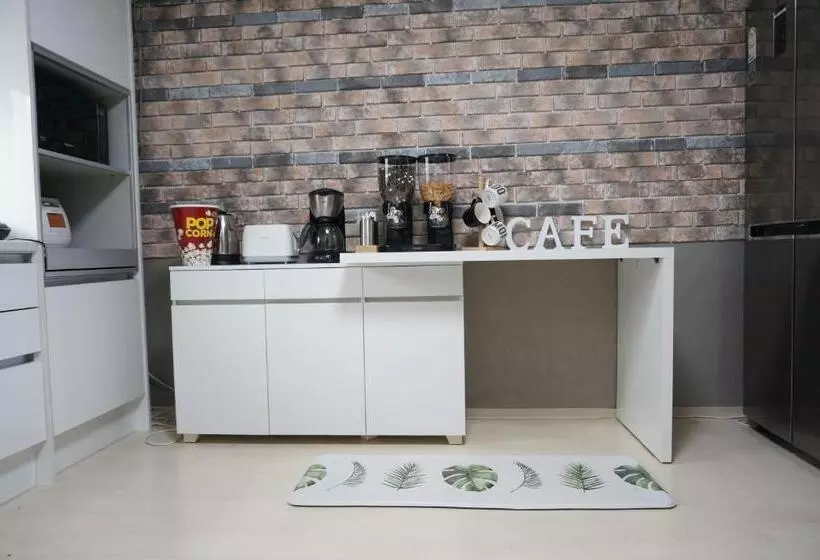 ペンション Airport Guesthouse