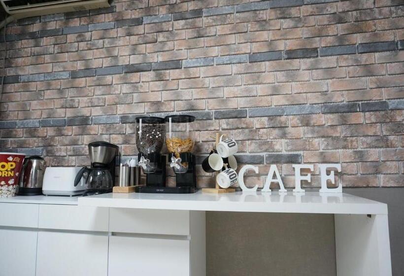 بنسيون Airport Guesthouse