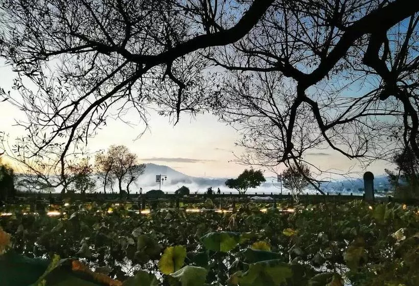 ユースホステル Serenity & Peace Boutique Holiday Inn