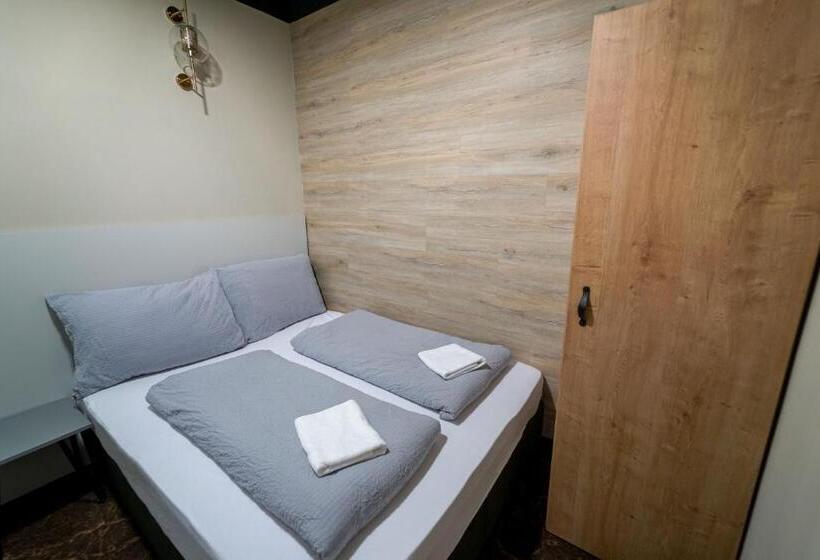 Chors Like A Hotel   1st World Nft Block & Art Capsule Hostel Metachors