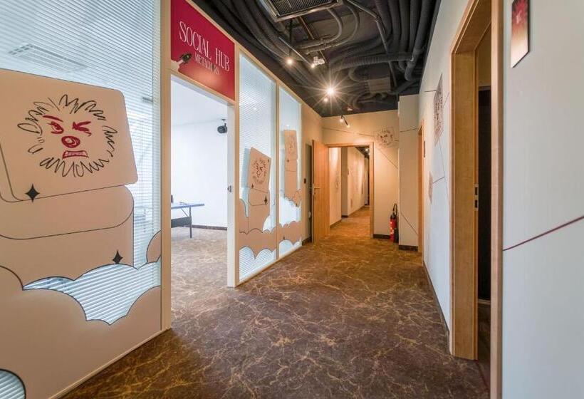 Chors Like A Hotel   1st World Nft Block & Art Capsule Hostel Metachors