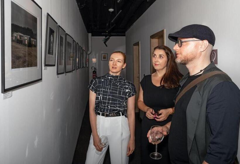 Chors Like A Hotel   1st World Nft Block & Art Capsule Hostel Metachors