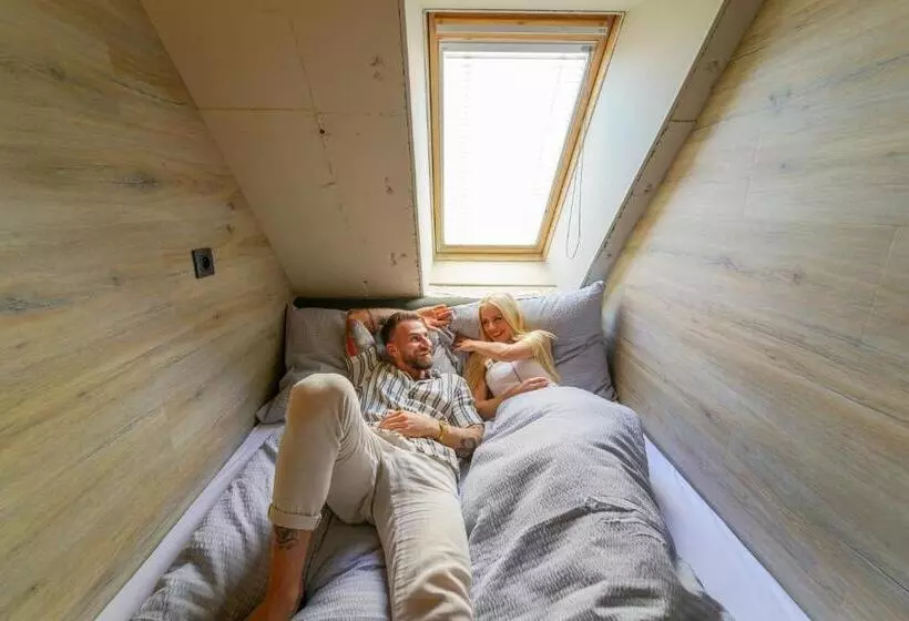 Chors Like A Hotel   1st World Nft Block & Art Capsule Hostel Metachors