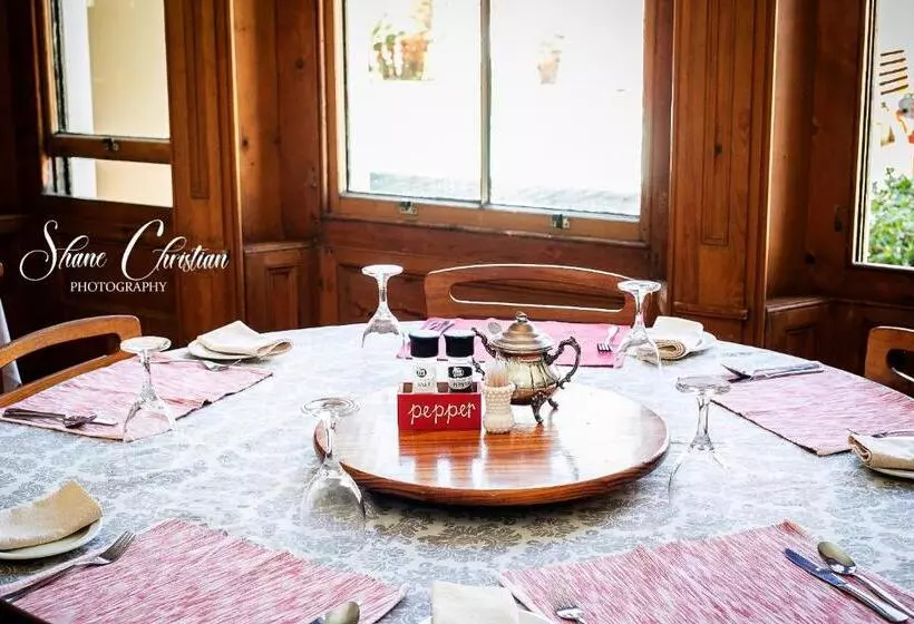 Majatalo Dreamers Guesthouse   No Loadshedding