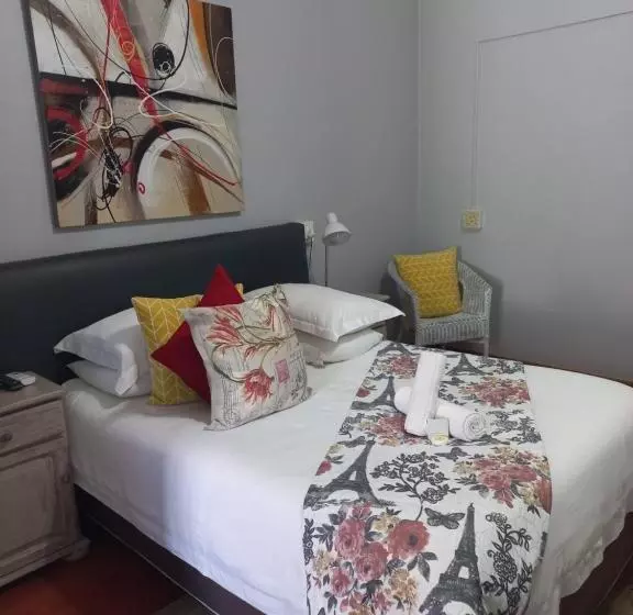 Majatalo Dreamers Guesthouse   No Loadshedding