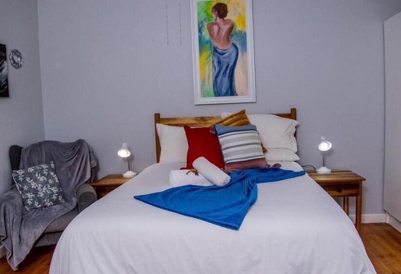 بنسيون Dreamers Guesthouse No Loadshedding