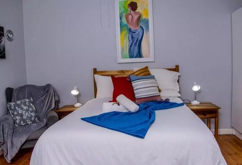 Majatalo Dreamers Guesthouse   No Loadshedding