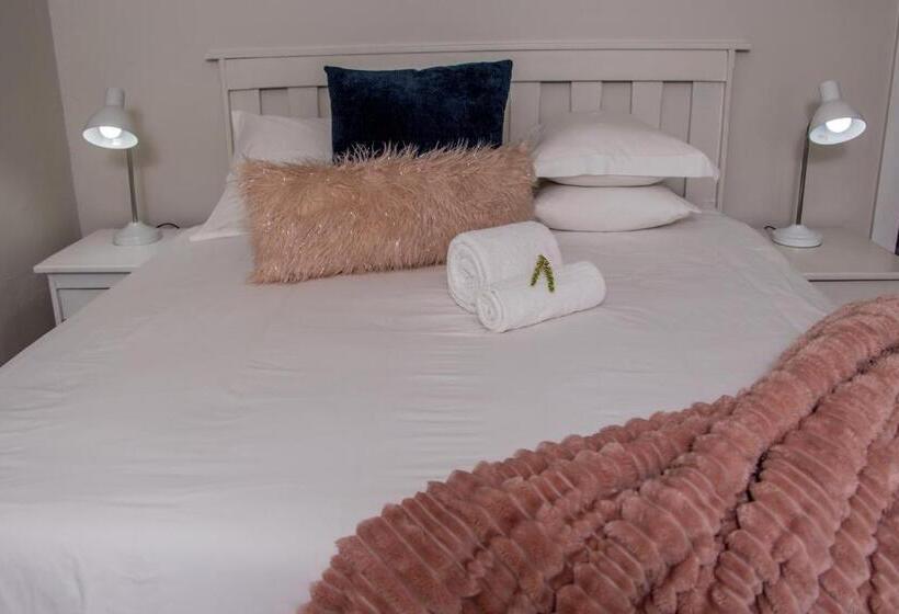 بنسيون Dreamers Guesthouse No Loadshedding