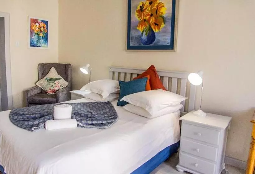 Majatalo Dreamers Guesthouse   No Loadshedding