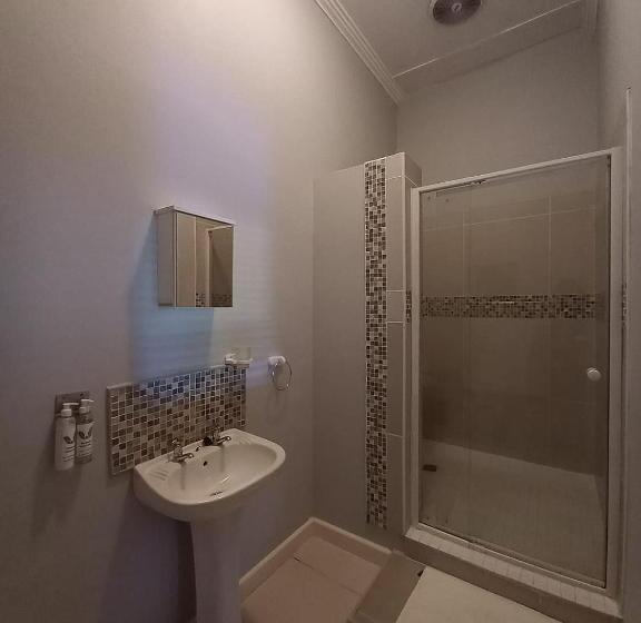 بنسيون Dreamers Guesthouse No Loadshedding