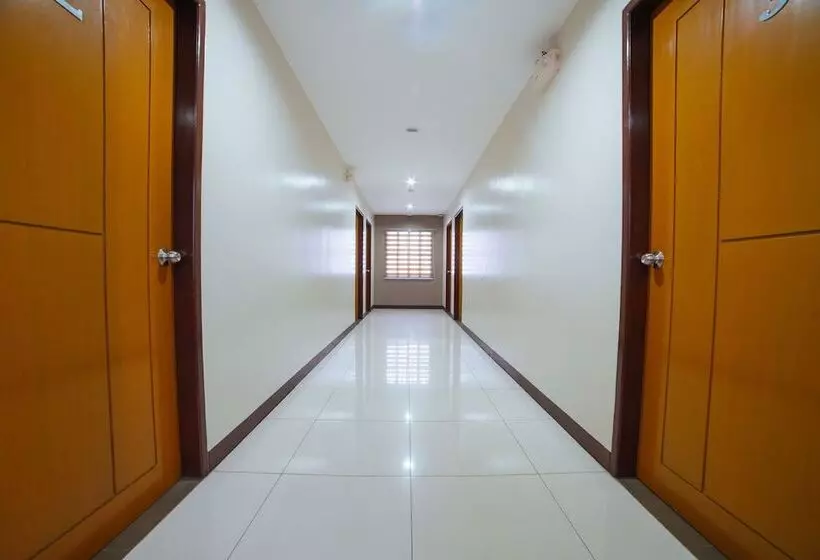 Hotelli Reddoorz Near Angeles University Foundation