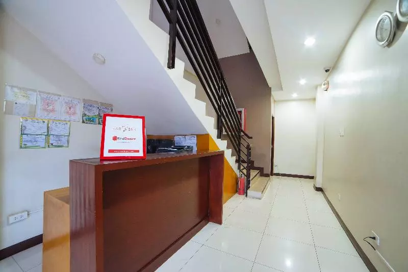 Hotelli Reddoorz Near Angeles University Foundation