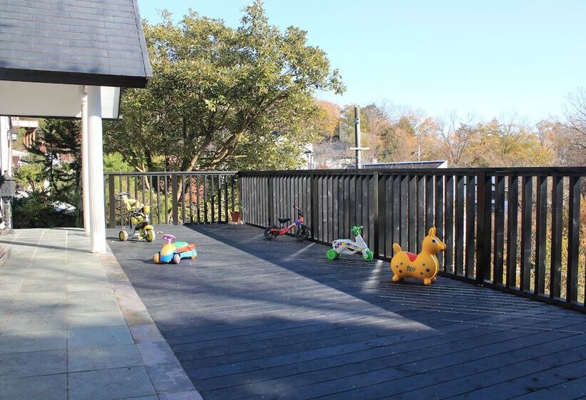 پانسیون Earthroof