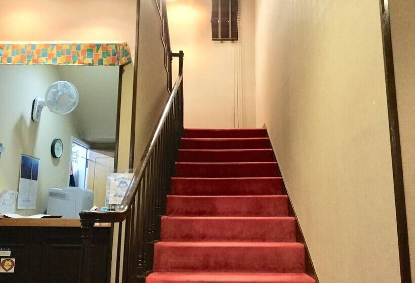 پانسیون Earthroof