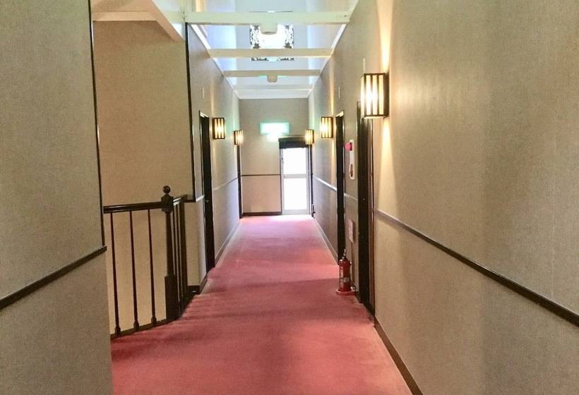 پانسیون Earthroof