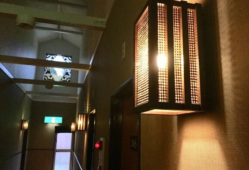 پانسیون Earthroof