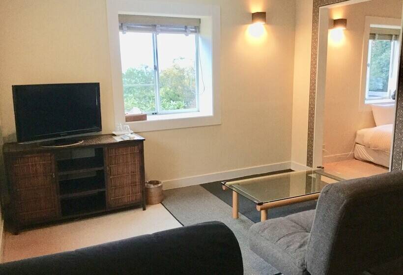 پانسیون Earthroof