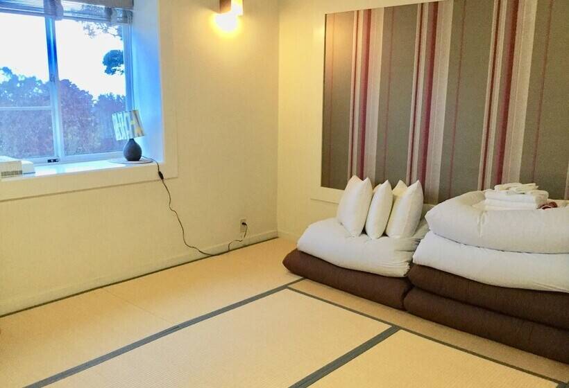 پانسیون Earthroof