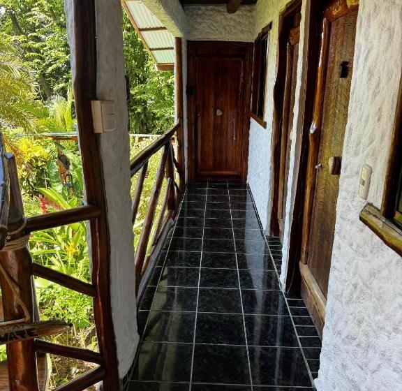 هتل Entre Dos Aguas