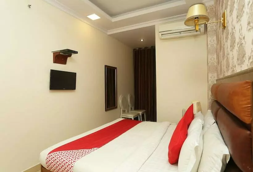 ホテル Oyo 13355 Grest