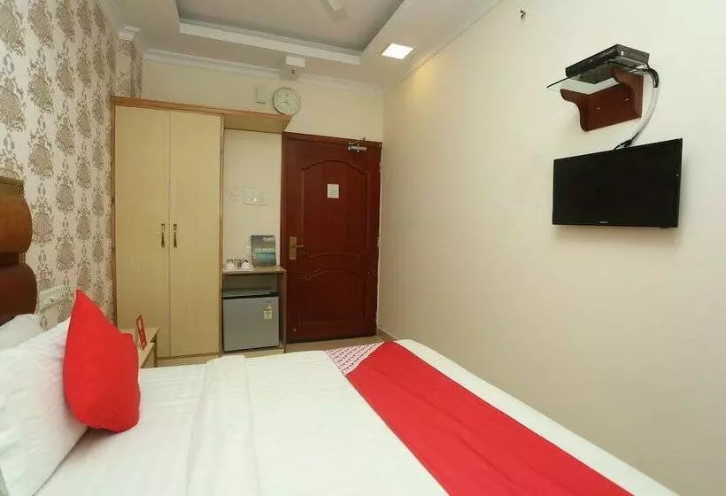 ホテル Oyo 13355 Grest