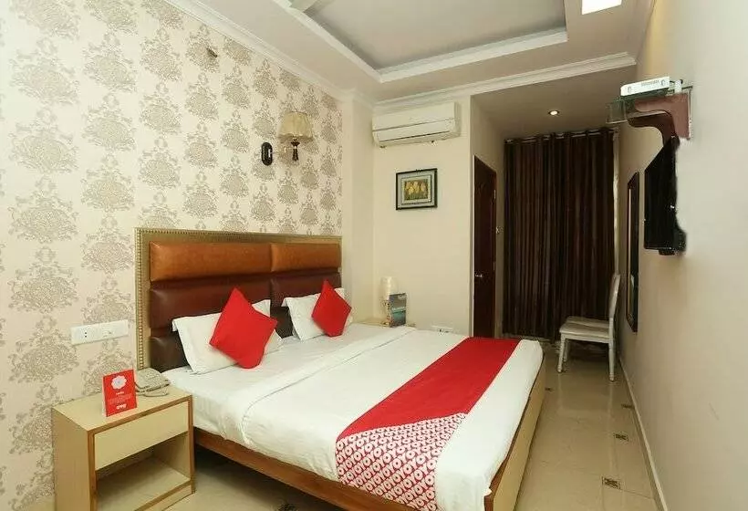 ホテル Oyo 13355 Grest