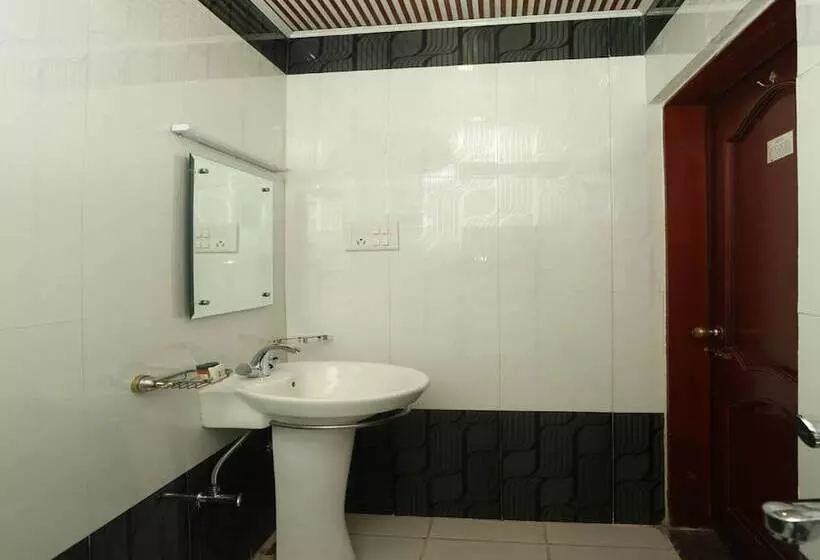 ホテル Oyo 13355 Grest