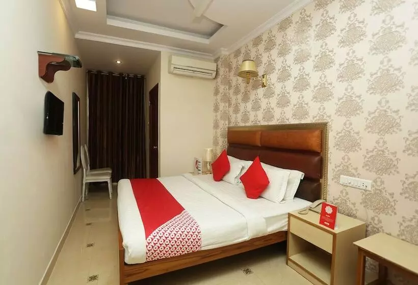 ホテル Oyo 13355 Grest