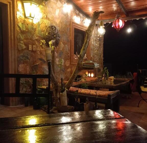 تختخواب و صبحانه El Castillo