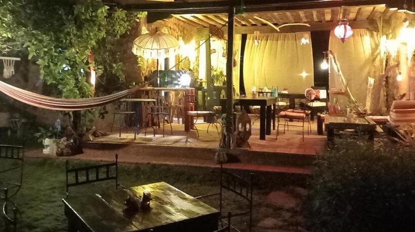 تختخواب و صبحانه El Castillo