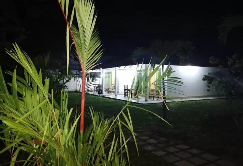 تختخواب و صبحانه Abhimani Bungalows