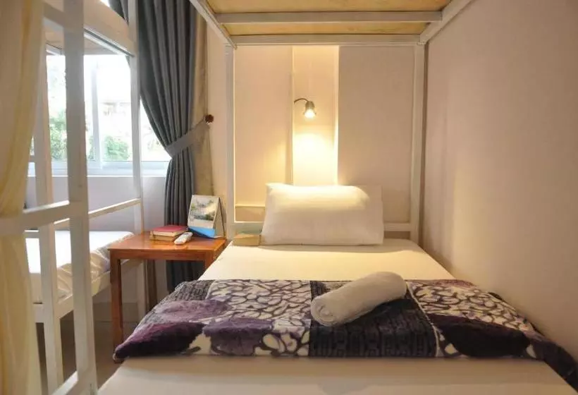 تختخواب و صبحانه Bon Ami Hostel