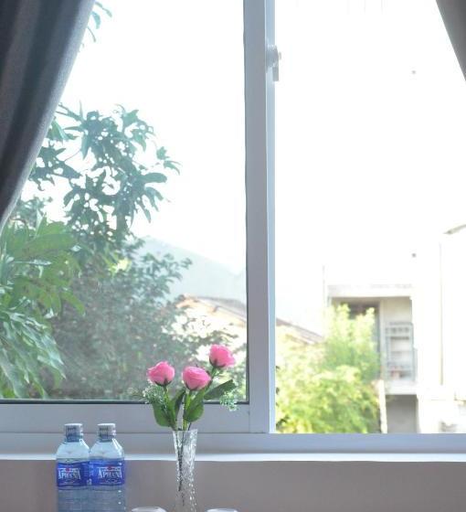 تختخواب و صبحانه Bon Ami Hostel