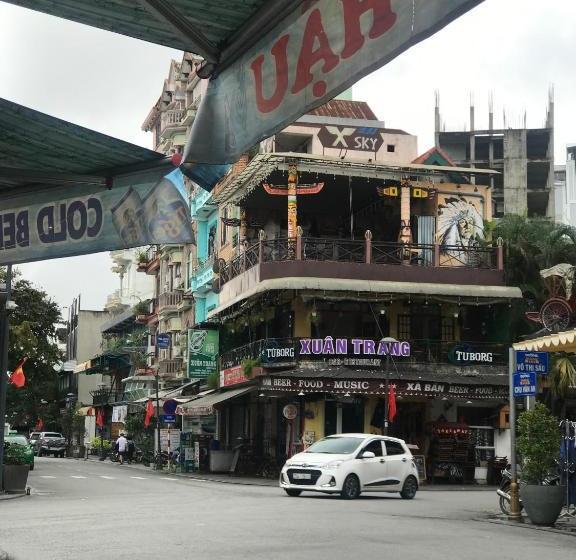 تختخواب و صبحانه Bon Ami Hostel