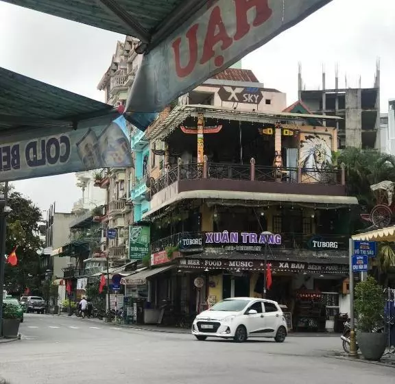تختخواب و صبحانه Bon Ami Hostel