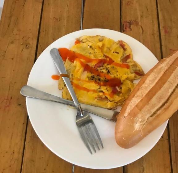 تختخواب و صبحانه Bon Ami Hostel