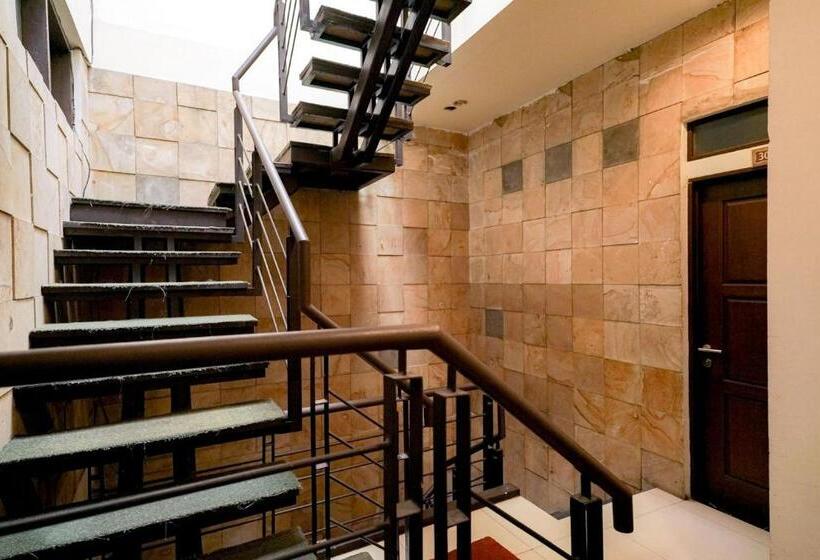 בית מלון כפרי Reddoorz Near Braga Street