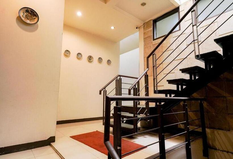 בית מלון כפרי Reddoorz Near Braga Street